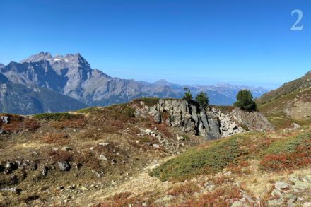 Il mese di ottobre 2023 è stato particolarmente caldo e le montagne si sono vestite dei colori autunnali sopra Fully (VS), fino all'alta montagna (A. Untersee).