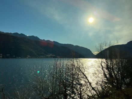 Vento da nord molto marcato anche sul Lago di Lugano.