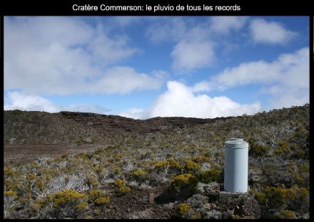 Il pluviometro di Commerson di Météo France si trova a 2310 m di altitudine, vicino al cratere di Commerson, non lontano dal Piton de la Fournaise. È noto perché registra piogge di intensità record.