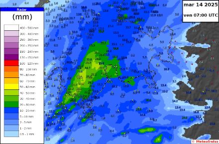 Accumuli totali di precipitazione stimati dal radar (CombiPrecip) e misure dei pluviometri nelle 24 ore dalle 8 del 12.03.2025 alle 8 del 13.03.2025.