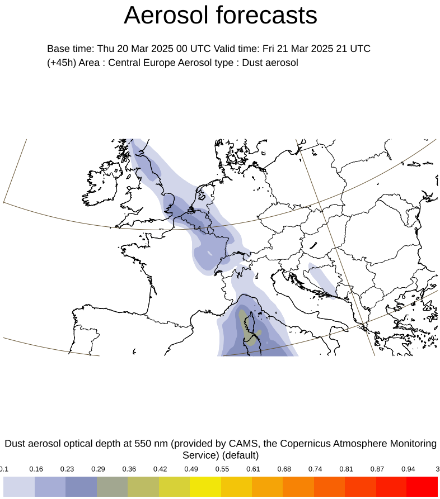 Densità ottica della frazione di polvere nell'atmosfera. Previsione CAMS a 45 ore per venerdì sera, 21 marzo 2025, 21 UTC. 