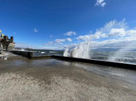 Il 26 febbraio 2023, a causa della bora tempestosa, sul Lago di Ginevra si sono osservate onde significative.