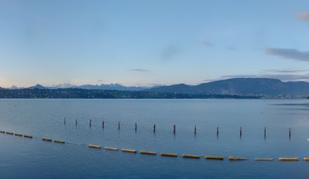 Lago di Ginevra questa mattina presto, con cieli già sgomberi dalle nubi. 