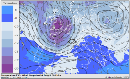 Fig. 4. Quota del geopotenziale, vento e temperatura a 500 hPa (circa 5800 metri), analisi del modello ECMWF-IFS del 21 luglio 2025 ore 03 UTC, al momento della formazione della linea di convergenza temporalesca. Negli strati più alti dell’atmosfera il flusso sulle Alpi è ciclonico e leggermente divergente.