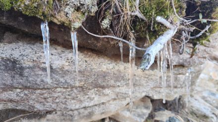 Primi ghiaccioli attorno a 1850 metri di quota, dove non batte il sole.