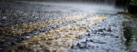 Forti precipitazioni sul manto stradale