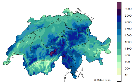 Carta della Svizzera con indicazione codificata a colori dei quantitativi di precipitazione annua. I maggiori quantitativi di precipitazione si registrano in Ticino, nelle Alpi e Prealpi (con 2000 mm e oltre), quelli minori nella Valle del Rodano e in Engadina.