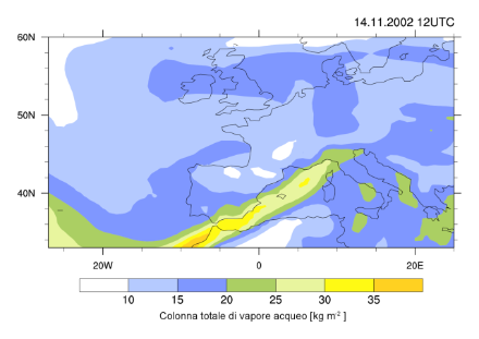 Carta dell’Europa e di una parte dell’Oceano Atlantico, in cui la colonna totale di vapore acqueo è rappresentata con una scala di colori. Si distingue una fascia di aria molto umida sopra l’Atlantico, la costa dell’Africa nord-occidentale e il Mediterraneo, che raggiunge la Svizzera da sud-ovest.