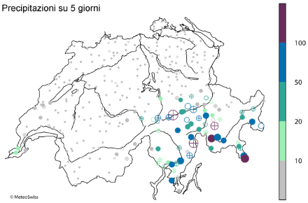 Carta della Svizzera in cui sono indicati con cerchi colorati i periodi ritorno dei cumuli delle precipitazioni su 5 giorni tra il 13 e il 17 novembre 2002.