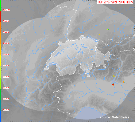 Immagine radar Probability of Hail con la stima della probabilità di grandine per la Svizzera e le regioni limitrofe. I colori rispecchiano i valori di probabilità in percentuale, riferiti alla scala dei colori a fianco dell'immagine.