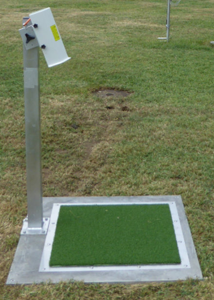 L'unità è fissata a un palo di 125 cm su una base di 80x80x2 in ALU per evitare qualsiasi espansione dovuta alle differenze di temperatura.