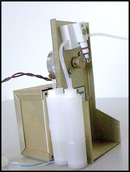 Nell’immagine è raffigurata la sonda dotata del sensore di ozono del tipo «Electrochemical Concentration Cell» della ditta ENSCI, utilizzata a Payerne.