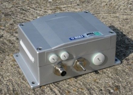 Strumento di misura prima dell’installazione; il sensore si trova all’interno di una custodia metallica.