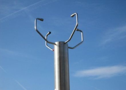 Lo strumento è composto di quattro sensori metallici installati sulla cima di un palo di misura.