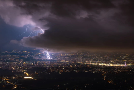 Immagine di un temporale sulla città di Ginevra.