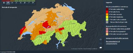 Carta delle allerte di MeteoSvizzera con allerte temporali attive. L'area tratteggiata indica una preallerta. In queste regioni sono possibili temporali violenti a livello locale. Le aree colorate in arancione o rosso indicano le regioni per le quali sono state emesse allerte di temporali locali a breve termine (flash temporali).