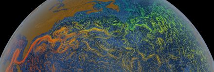Immagine di un'animazione delle correnti oceaniche nell'Atlantico settentrionale, con molti piccoli vortici. In arancione, a est della Florida, la Corrente del Golfo, che inizialmente si divide in linee molto rette e successivamente in piccoli gorghi e si mescola con gorghi più freddi provenienti da nord.