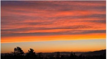 Un cielo rosso all’alba.