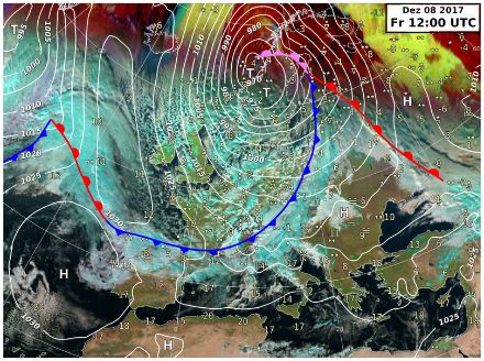  	Immagine satellitare e carta delle isobare con un’estesa zona di bassa pressione sull’Europa e una corrente da nord-ovest sulle Alpi.