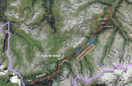 Fig. 4: Il vento del Maloja (freccia rossa) originato dalla brezza che risale la Val Bregaglia e si spinge fino all’Alta Engadina.