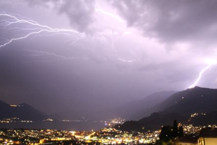 Temporale sopra il Lago Maggiore la sera del 6.8.2022. Foto: L. Nisi.