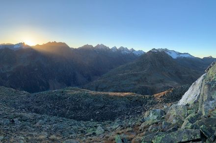 Alba sul Piz Cavradi, a sud-est del Passo dell'Oberalp. Foto: A. Giordano