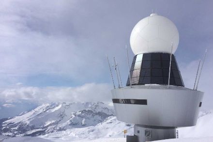 Il radar di MeteoSvizzera sulla Pointe de la Plaine Morte a 2937 m di quota. Foto: MeteoSvizzera.