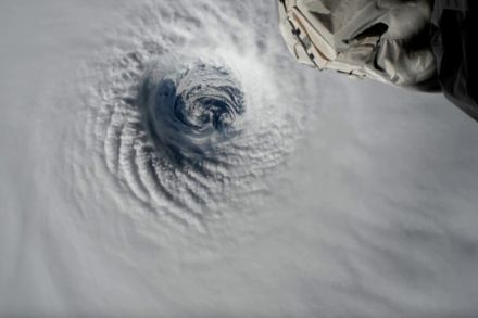 L'occhio del ciclone Freddy ripreso dalla stazione spaziale ISS. Fonte: twitter.com/ISSAboveYou