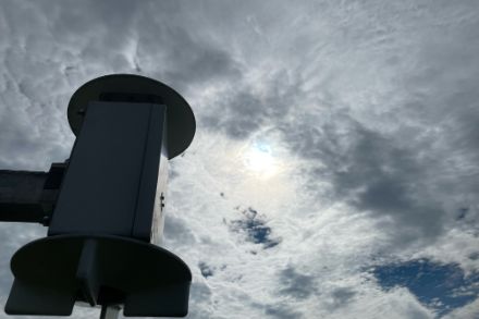 Per la misurazione della temperatura e dell’umidità dell’aria MeteoSvizzera utilizza lo strumento Thygan del produttore svizzero Meteolabor SA.