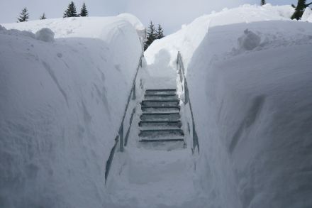 L’accesso al campo di misura della neve, nel febbraio 2014, a San Bernardino