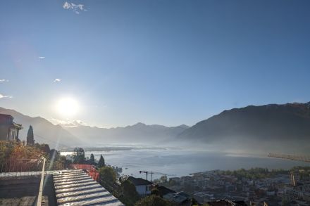 Ieri mattina c'era ancora un po’ di foschia sul Piano di Magadino, fino all'arrivo del favonio.