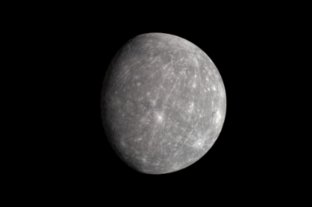 Foto a colori di Mercurio scattata dalla sonda MESSENGER nel 2008. (NASA)