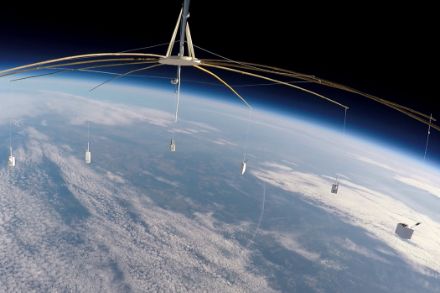 Le radiosonde vengono agganciate ad una piattaforma preparata per accogliere fino a 10 modelli di sonde e legata ad un unico pallone fino al raggiungimento di un'altitudine di circa 35 km (fonte: OMM).