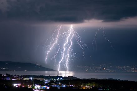 Temporale su Lavaux, nei pressi di Losanna. Foto : Dean Gill