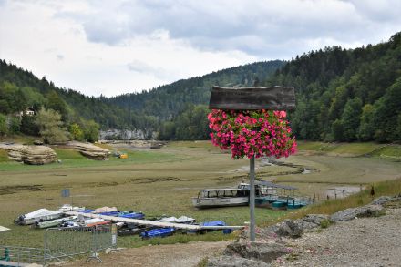 Nelle estati future, rive lacustri prosciugate come al lago di Brenets nell’agosto 2022 saranno la norma.