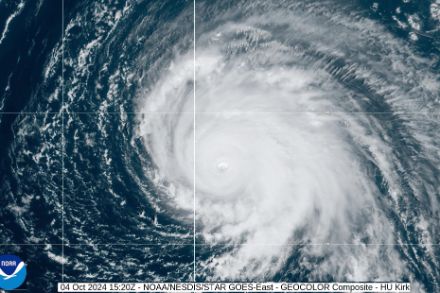 Immagine satellitare dell'uragano Kirk nell'Atlantico settentrionale. Fonte: NOAA