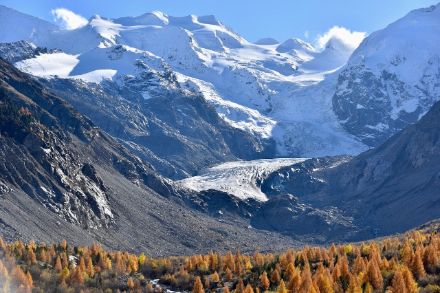 Il caldo del 2024 ha provocato una forte fusione dei ghiacciai. Vista sul ghiacciaio del Morteratsch alla fine di otto-bre 2024. Foto: Urs Graf