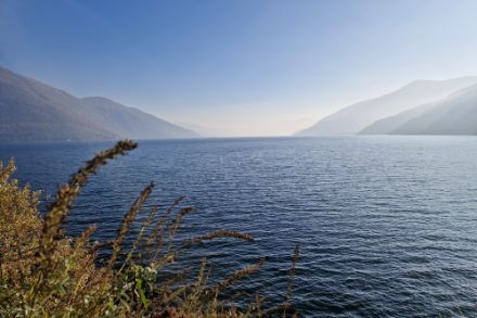 Vista sul Lago Maggiore da Valmara dogana il 15 novembre 2024. Foto: L. Panziera