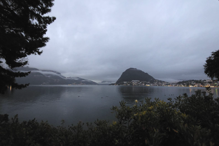 Sulle rive del Ceresio sotto la pioggia