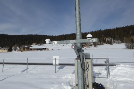 La stazione di misura principale alla Brévine, la temperatura ufficiale viene misurata in un sito adiacente, dove era ubicata la capannina della serie storica di misurazioni.