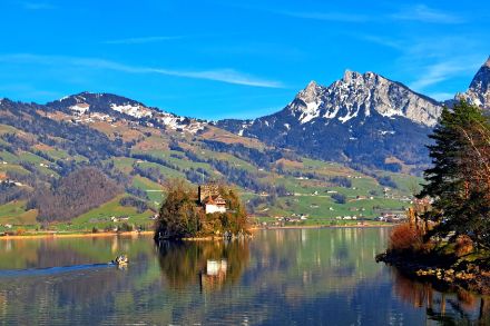 Venerdì sul lago di Lauerz nella Svizzera centrale. Immagine: segnalazioni App MeteoSvizzera