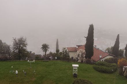 Dalla finestra di Locarno Monti, un fine settimana ricco di precipitazioni.