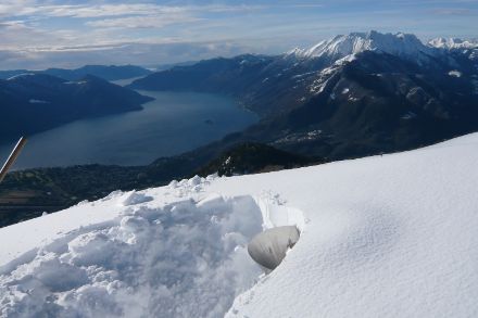 Non sempre facili le misure di precipitazioni, in immagine il pluviometro di Cimetta coperto dalla neve durante le eccezzionali nevicate del 2014. (nicopress)