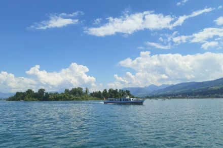 La primavera 2025 è risultata scarsa di precipitazioni e con diverse giornate molto soleggiate. Nell’immagine l’isola di Ufenau, nel lago di Zurigo, l’11 maggio 2025. Foto: Stephan Bader