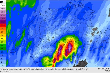 Accumulo di pioggia su un intervallo di 24 ore durante l’evento di forti temporali del 29-30.06.2024, secondo l’algoritmo CombiPrecip. Selezionato è l’intervallo durante il quale si sono verificati gli accumuli più abbondanti, considerando il Sud delle Alpi. Valore massimo: 200-250 mm / 24h. Fonte: MeteoSvizzera.