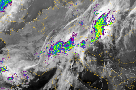 Immagine satellitare con radar composite opera.