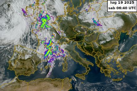 Perturbazioni ai blocchi di partenza. Immagine satellitare MTG TrueColour RGB con riflettività radar (OPERA MaxRef) delle ore 06:40 UTC.