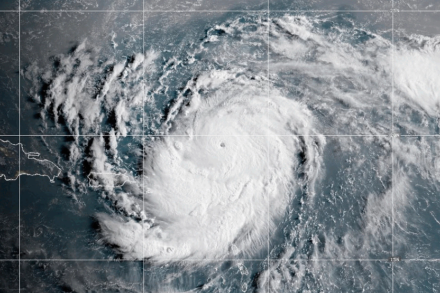 Uragano„Erin” sopra i Caraibi. Fonte: NOAA