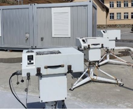 Immagine di spettrofotometri di tipo Brewer di Kipp & Zonen, utilizzato ad Arosa e a Davos.