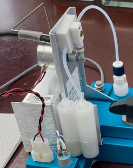 Nell’immagine è raffigurata la sonda dotata del sensore di ozono del tipo «Electrochemical Concentration Cell» della ditta ENSCI, utilizzata a Payerne.